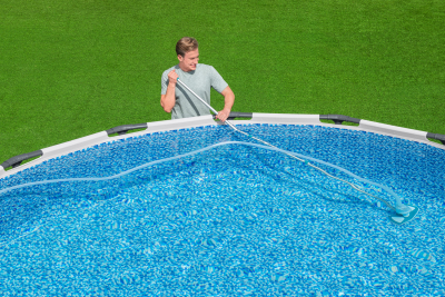 Bestway Flowclear Poolpflege Basis-Set AquaClean mit pumpenbetriebenem Poolsauger & Kescher, für Poolgrößen bis 610 cm