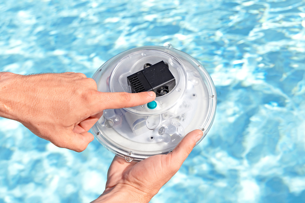 Bestway Poolfontäne FloatBright mit solarbetriebenen LED-Licht 19,5 x 18,2 x 6,8 cm