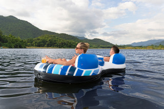 Bestway Hydro-Force 2-Personen-Schwimmring mit Rückenlehne Rapid Rider II 251 x 132 cm