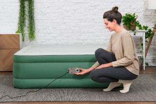 Bestway Toughlite TPU-Doppelluftbett mit integrierter Elektropumpe 203 x 152 x 46 cm