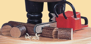 Räuchermann Auf Sockel Baumfäller Mit Motorsäge, 13x18cm