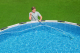 Bestway Poolpflege Basis-Set AquaClean™ mit pumpenbetriebenem Poolsauger & Kescher für Poolgrößen bis 610 cm