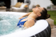 Bestway LAY-Z-SPA LED-Whirlpool Hollywood AirJet für 6 Personen Durchmesser 196 x 66 cm, LED-Design