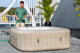 Bestway LAY-Z-SPA Energiespar-Whirlpool Rome AirJet mit App-Steuerung, für 7 Pers. 201 x 201 x 71 cm, Sandmarmor-Optik