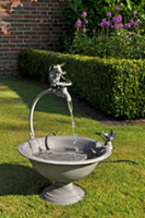 Metall-Brunnen Gartenbrunnen 2 MÄUSE mit Wasserspiel + Elektropumpe